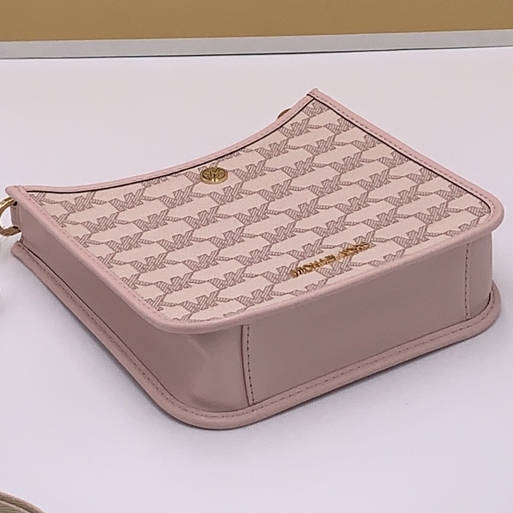 MICHAEL KORS
Briley Small Logo Messenger XBODY Bag POWDER BLUSH MULTI - Picture 14 of 16